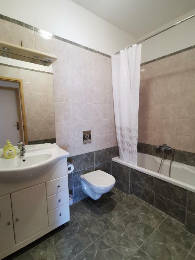 Big And Spacious Apartment In The Heart Of Omiš Eksteriør billede